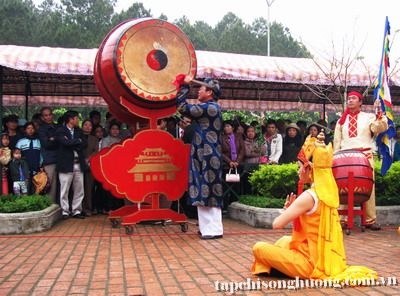Khai hội Đền Huyền Trân 2010